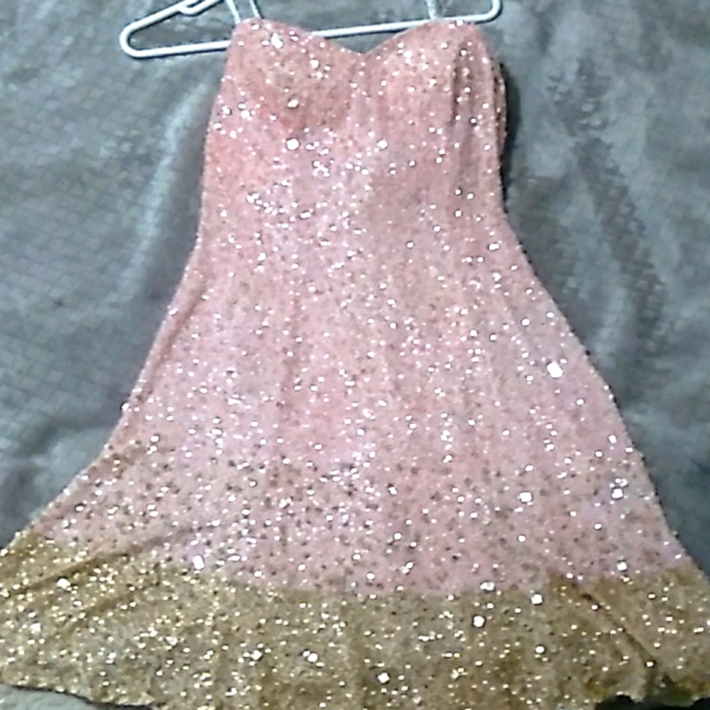 Niki Livas prom dress